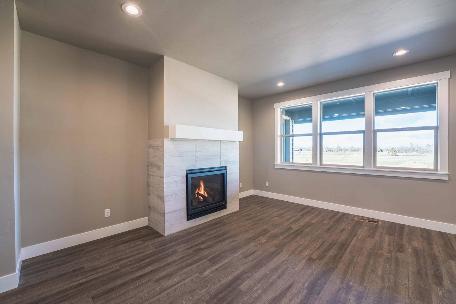 Photo of 2537 NW Redwood Circle 12 of 40