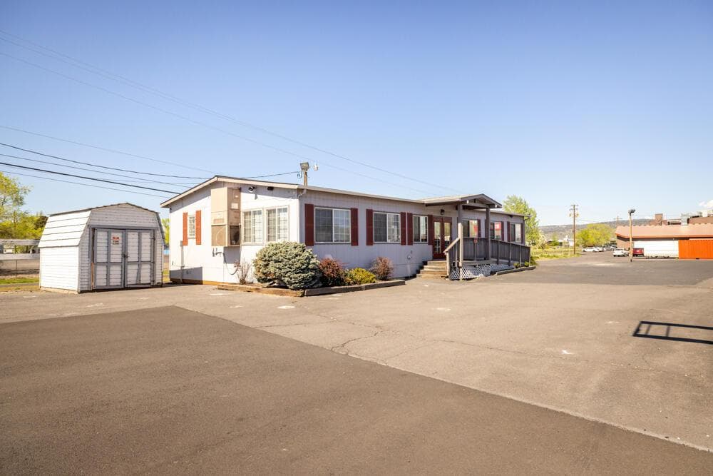 Photo of 3350 6th 2 of 14