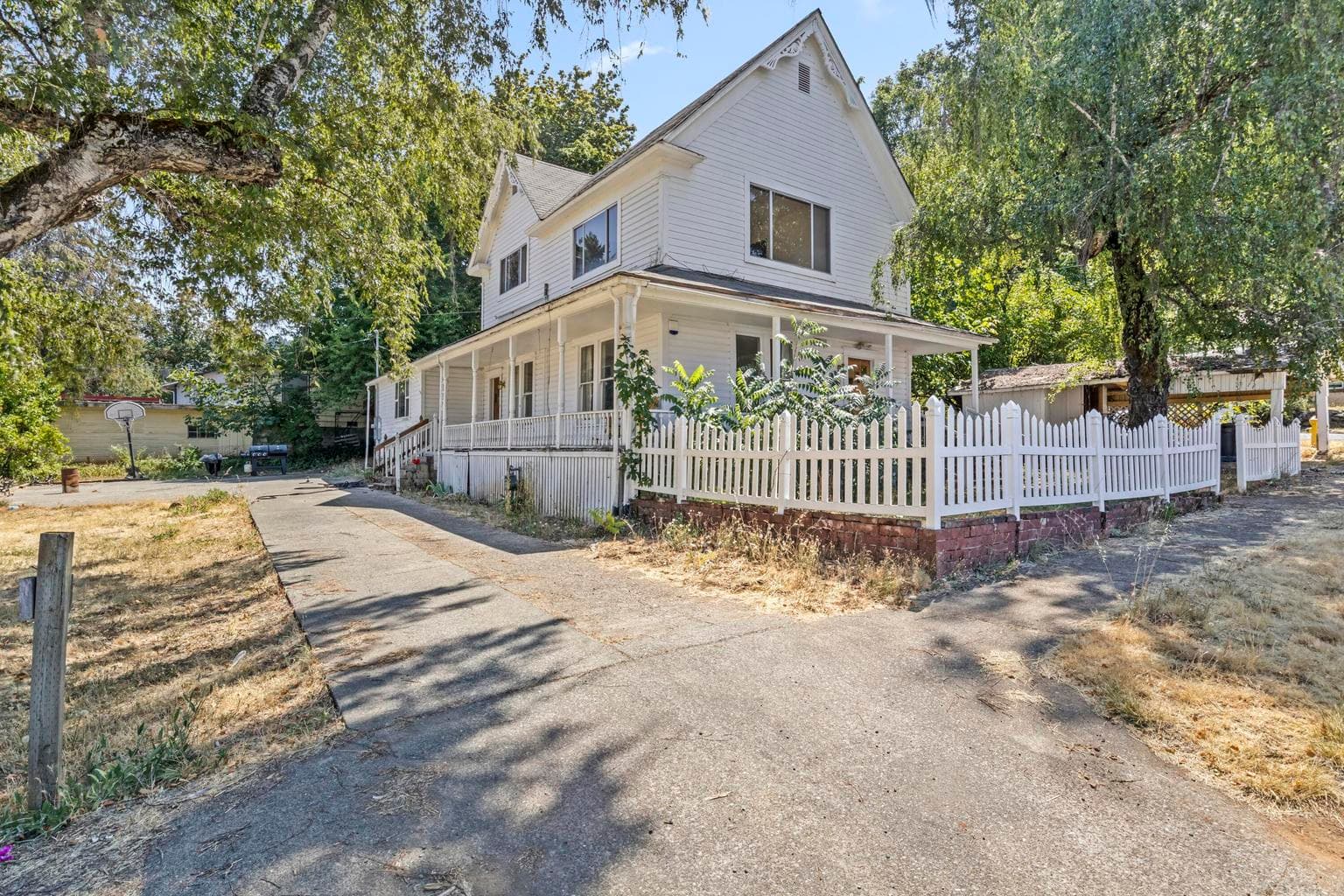 182 4th, Glendale, 97442