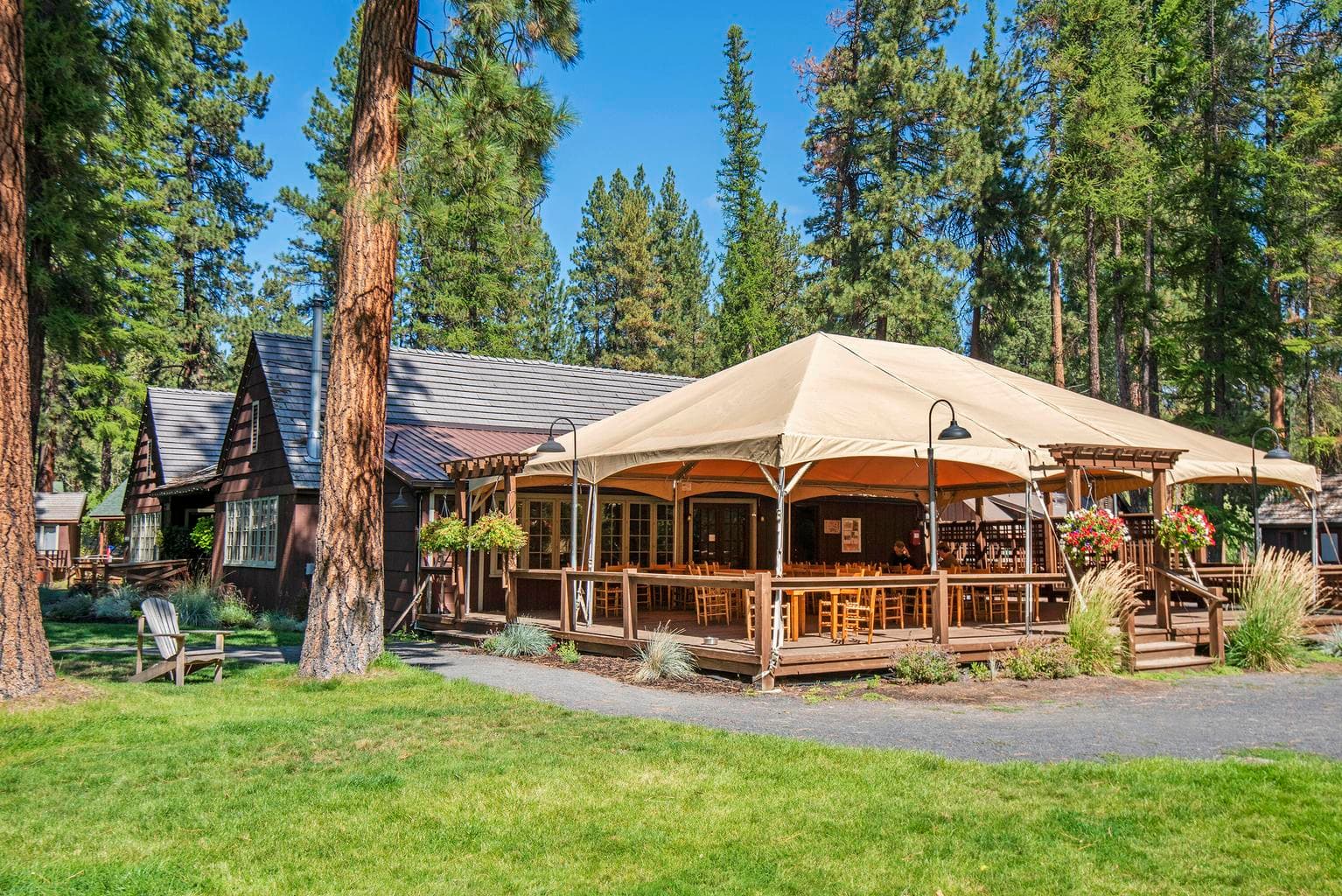 Lake Creek Lodge