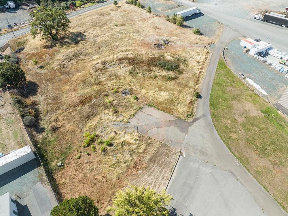 Photo of 2798 Foothill 3 of 12