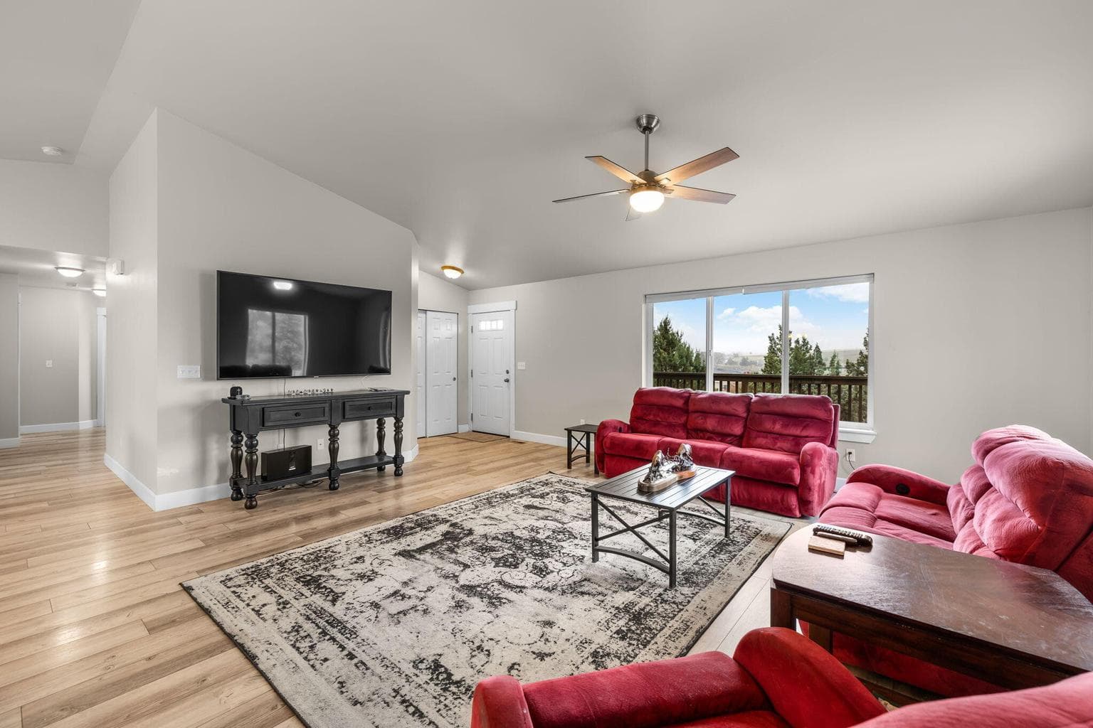 Photo of 2100 SE Sagebrush Drive 6 of 36