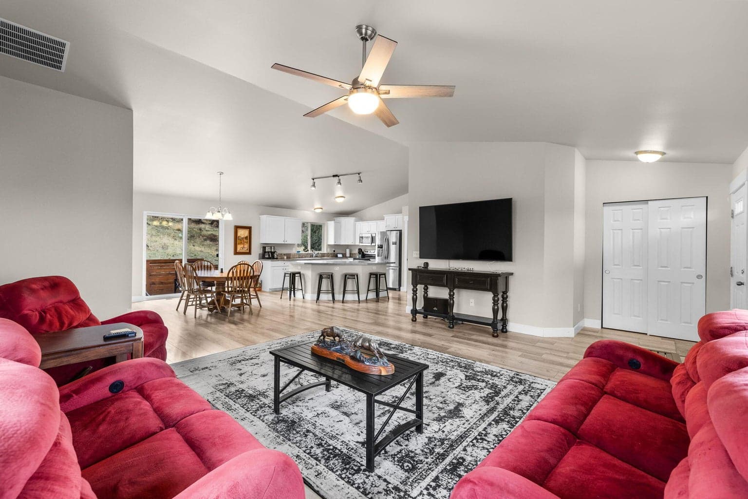 Photo of 2100 SE Sagebrush Drive 7 of 36