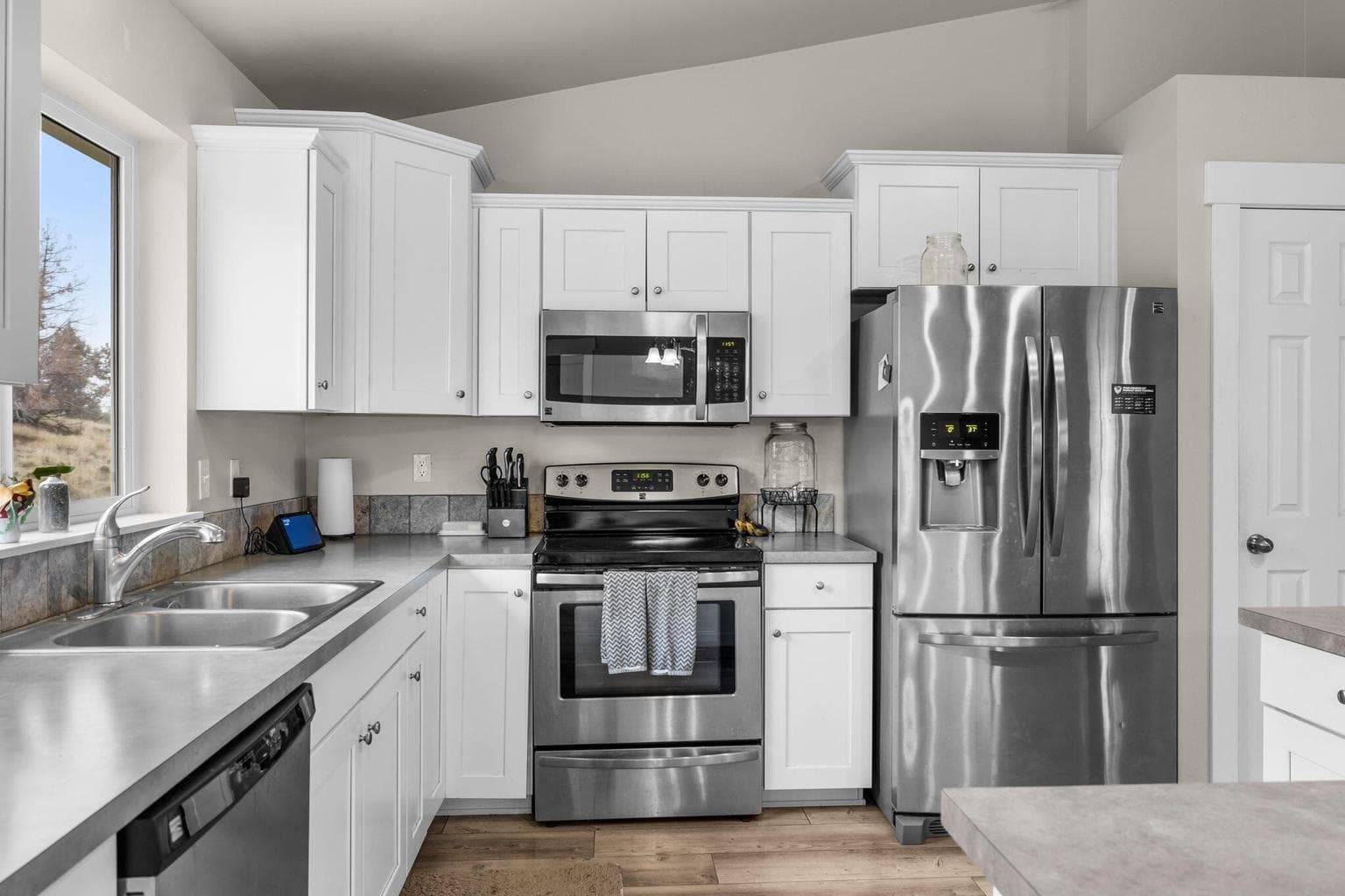 Photo of 2100 SE Sagebrush Drive 10 of 36