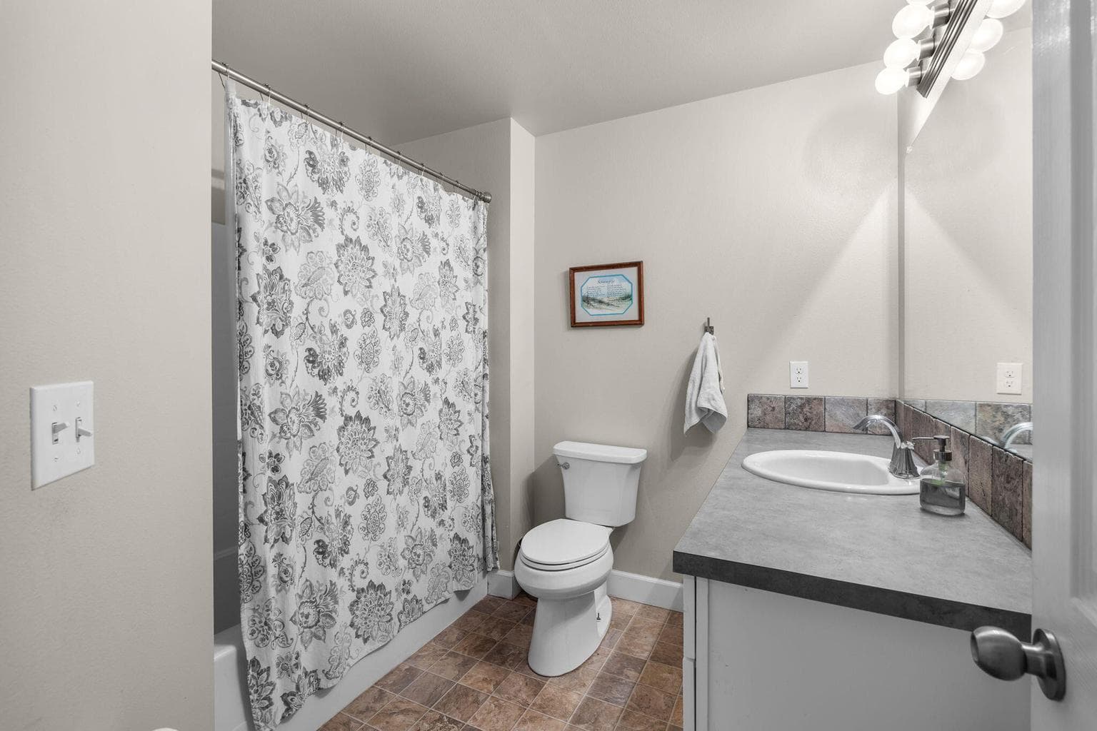 Photo of 2100 SE Sagebrush Drive 12 of 36