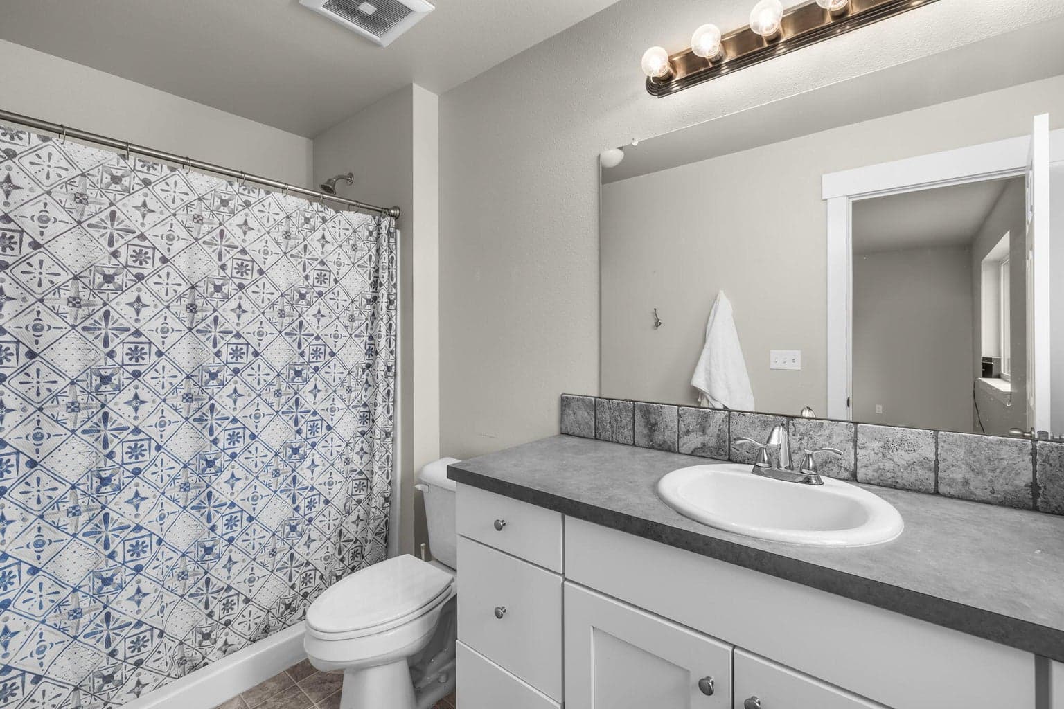 Photo of 2100 SE Sagebrush Drive 17 of 36