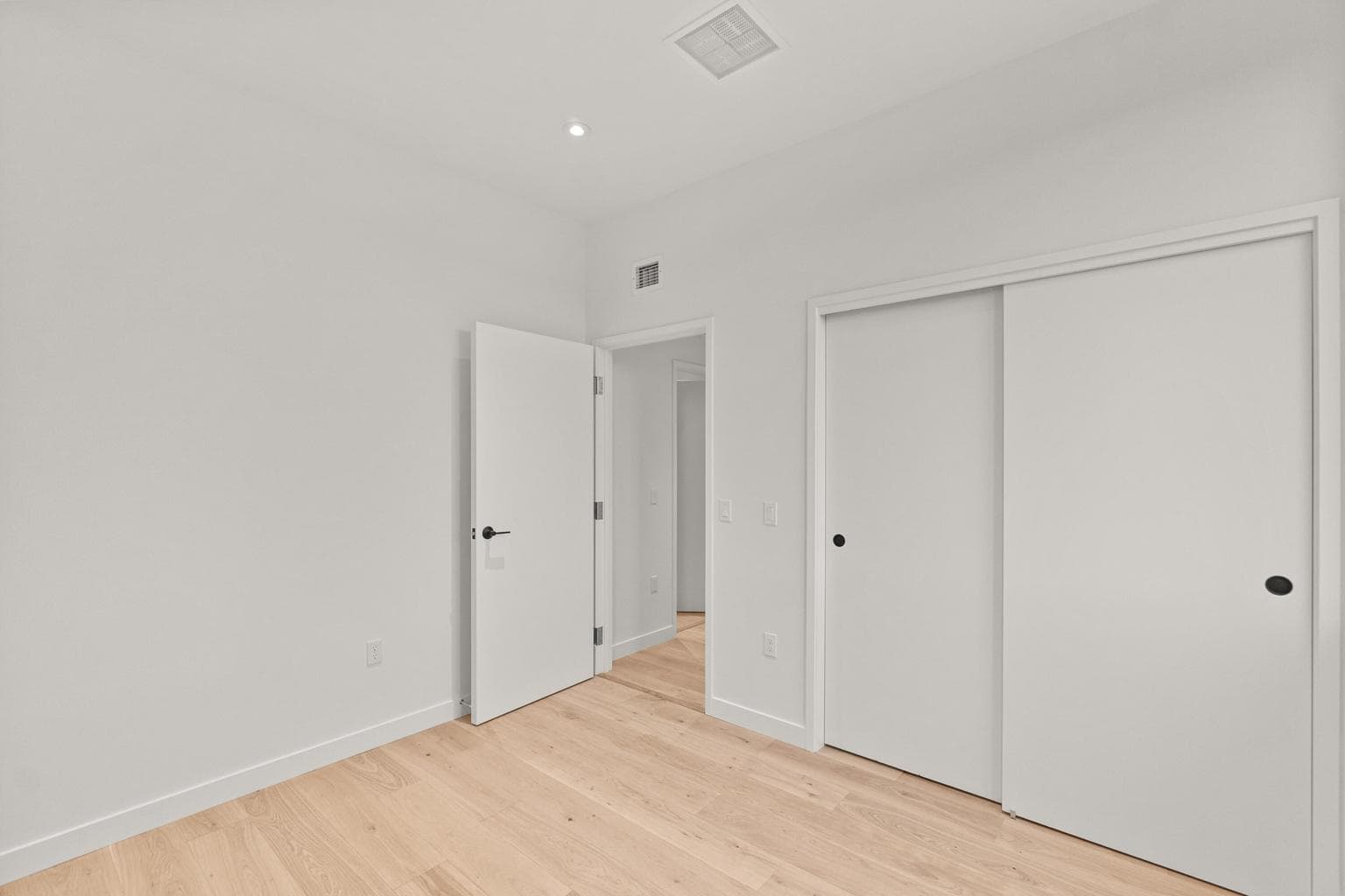 Photo of 2745 NW Ordway Avenue 18 of 29