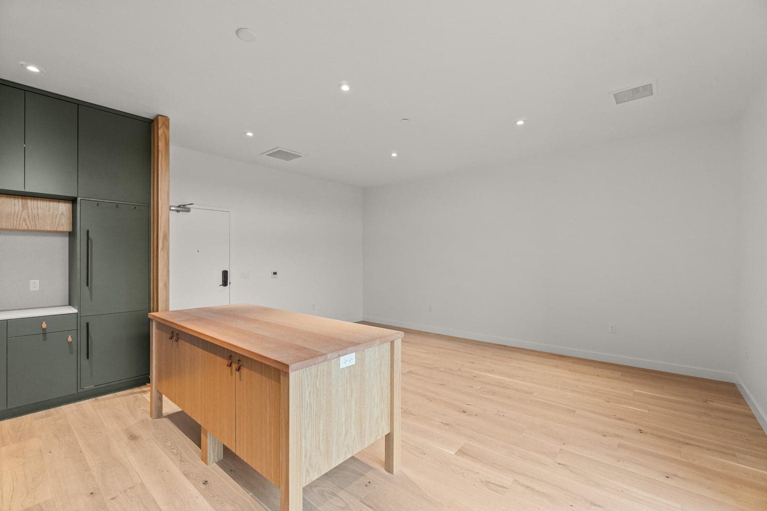 Photo of 2745 NW Ordway Avenue 16 of 29