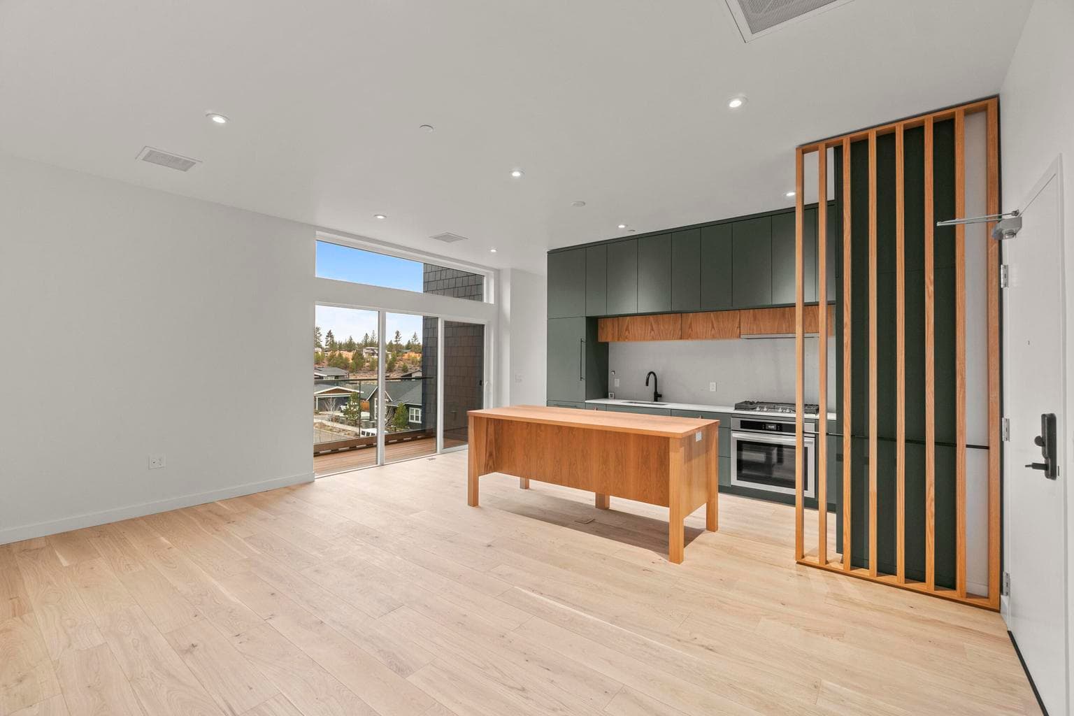 Photo of 2745 NW Ordway Avenue 9 of 29