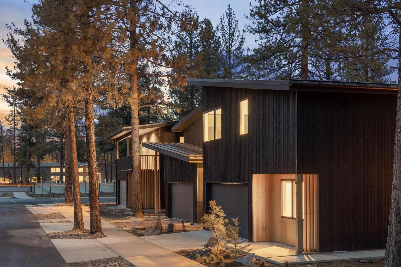 Photo of 552 N Sisters Woodlands Way 15 of 22