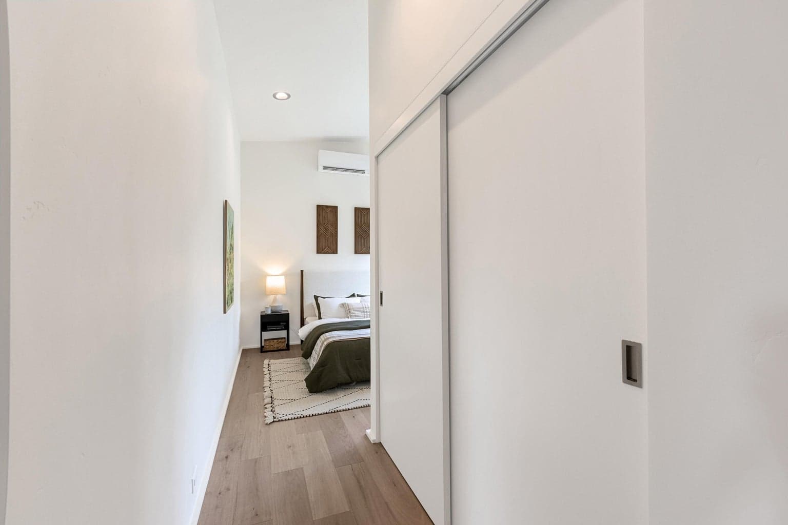 Photo of 562 N Sisters Woodlands Way 12 of 26