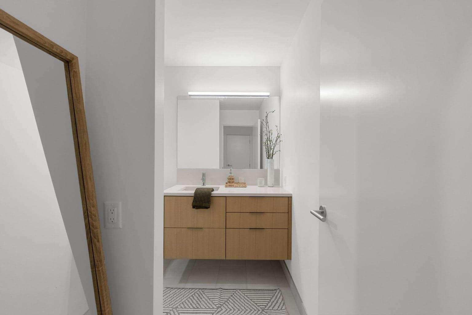 Photo of 562 N Sisters Woodlands Way 14 of 26