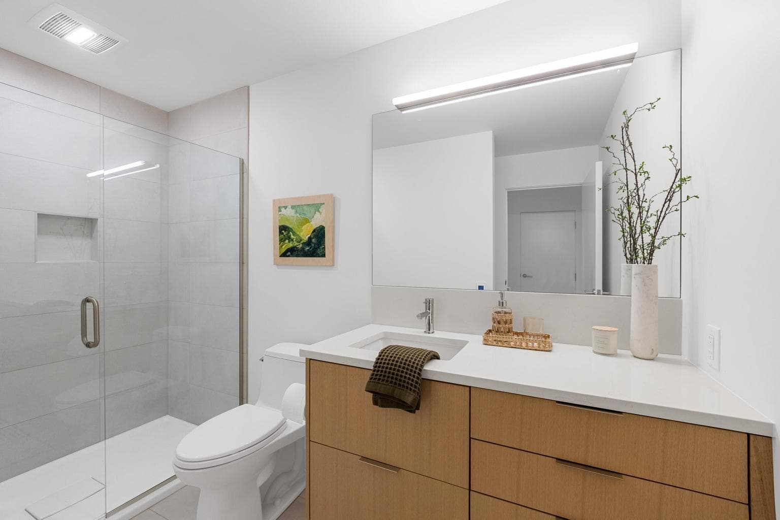 Photo of 562 N Sisters Woodlands Way 15 of 26