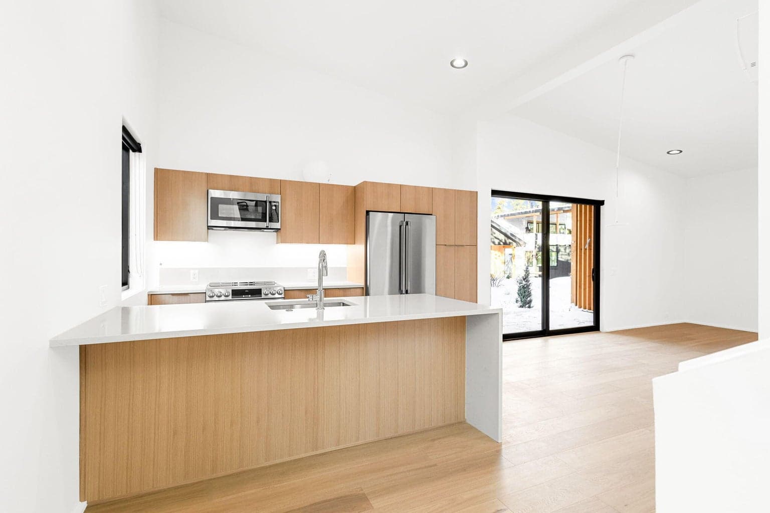 Photo of 591 Sisters Woodlands Way 2 of 18