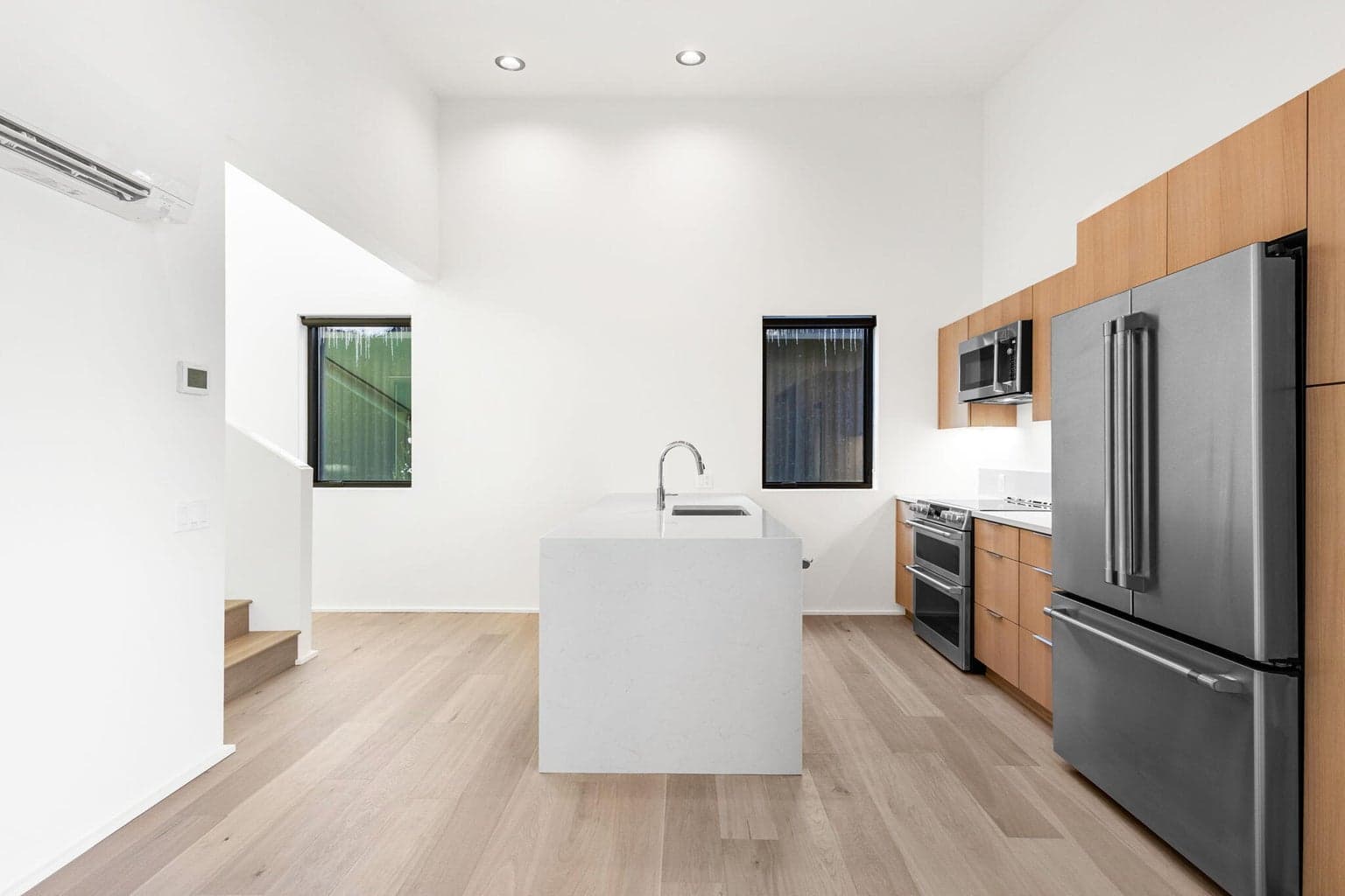 Photo of 591 Sisters Woodlands Way 3 of 18