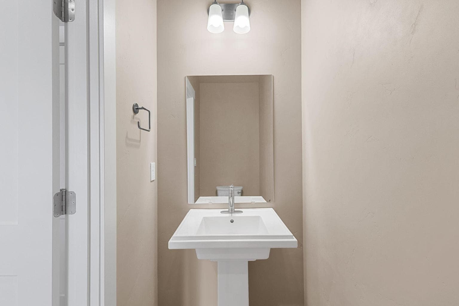 Photo of 3926 SW Badger Avenue 7 of 23