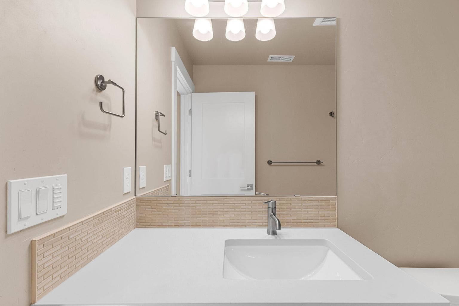 Photo of 3926 SW Badger Avenue 17 of 23