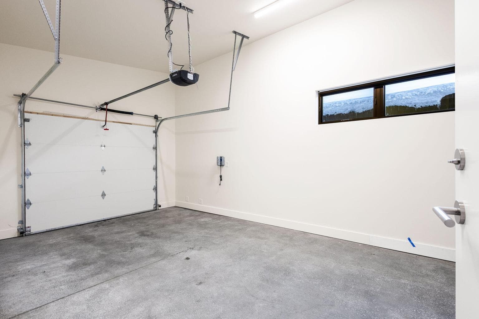 Photo of 552 N Sisters Woodlands Way 12 of 22