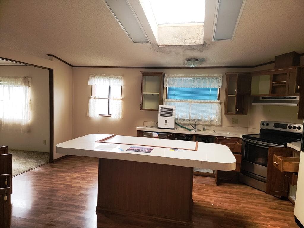 Photo of 1172 4th 2 of 30