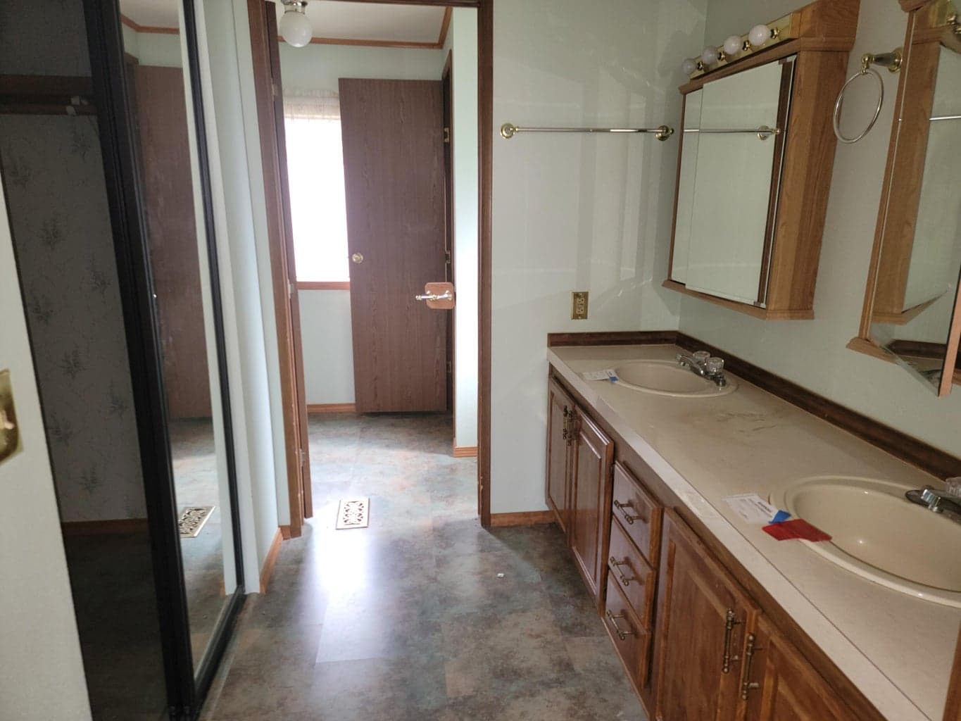 Photo of 1172 4th 4 of 30