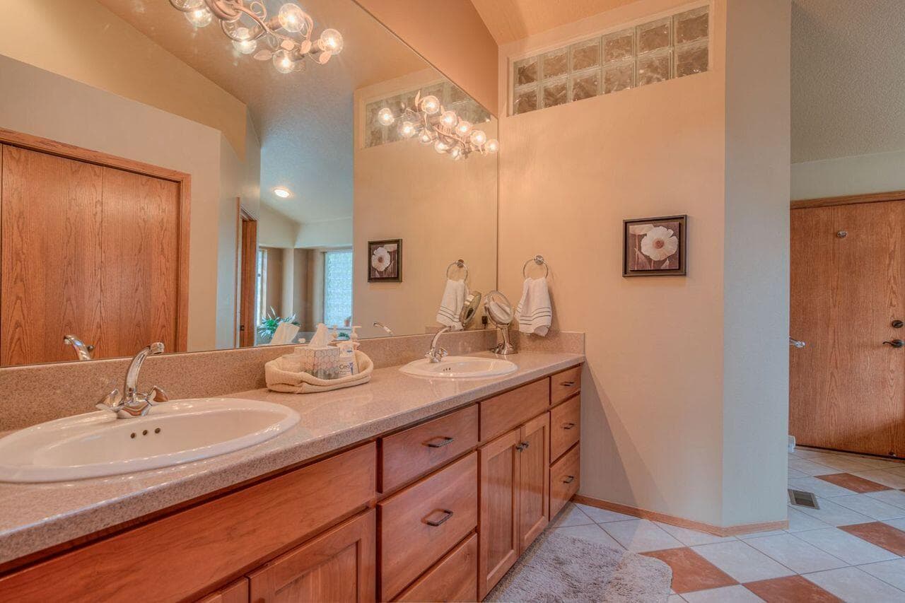 Photo of 58097 McNary Lane 12 of 36