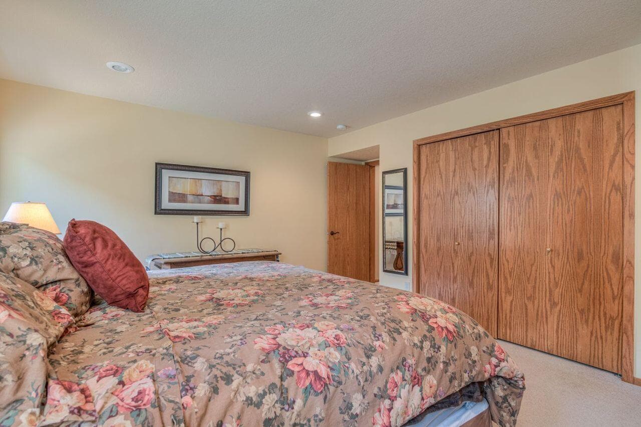 Photo of 58097 McNary Lane 22 of 36