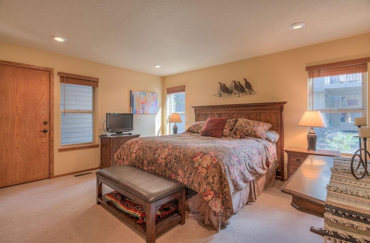 Photo of 58097 McNary Lane 23 of 36