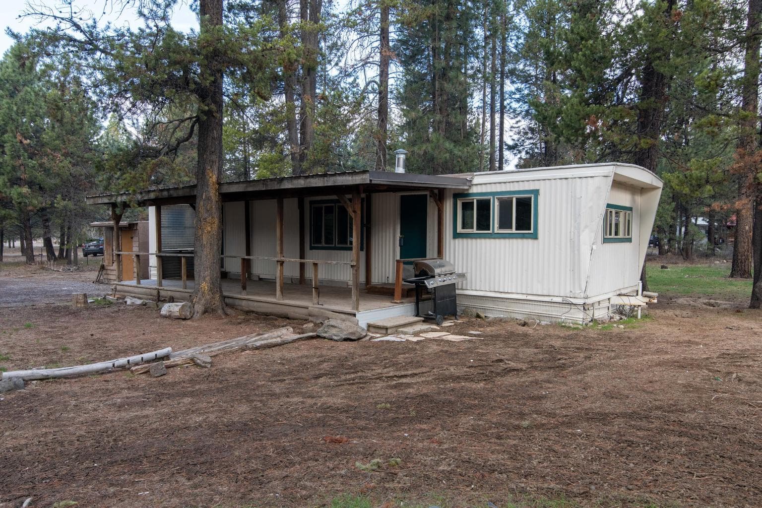 52678 Golden Astor Front of Home