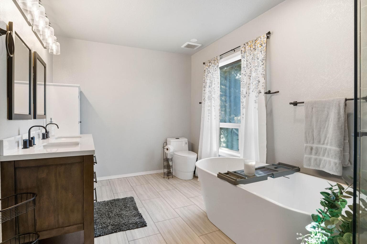Photo of 975 NW 103rd Street 25 of 53