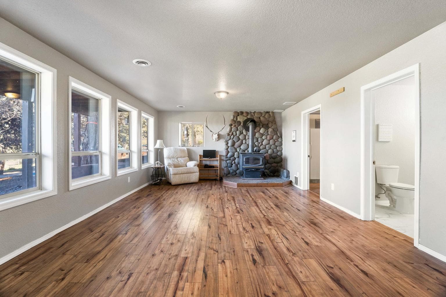 Photo of 975 NW 103rd Street 32 of 53