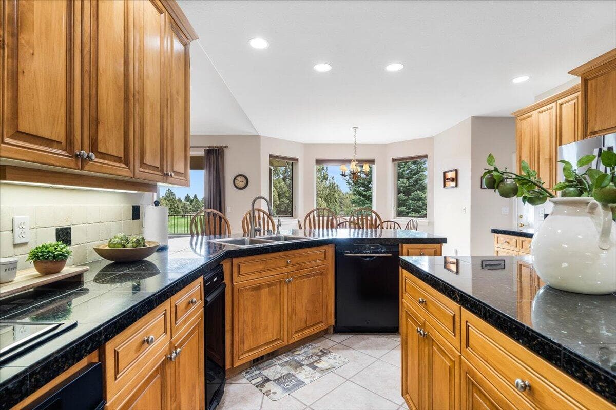 Photo of 710 Solitaire Court 15 of 56