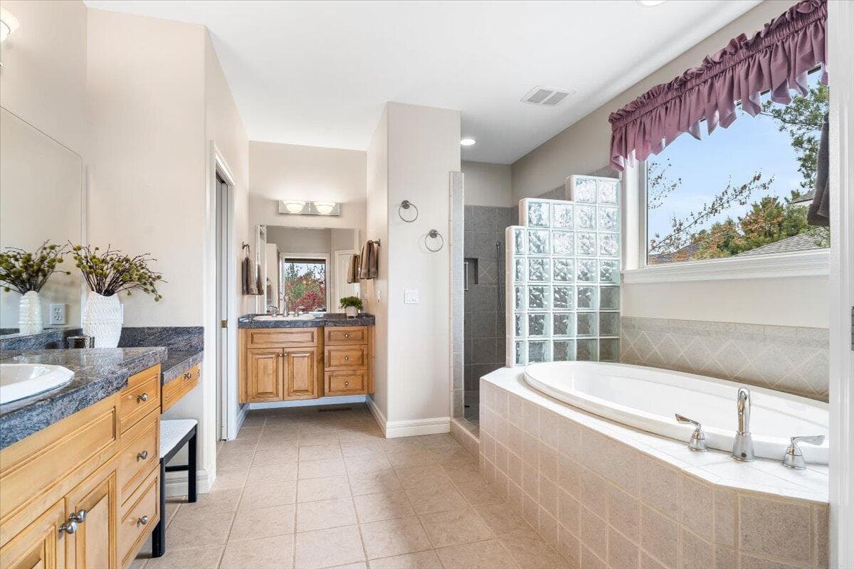 Photo of 710 Solitaire Court 24 of 56