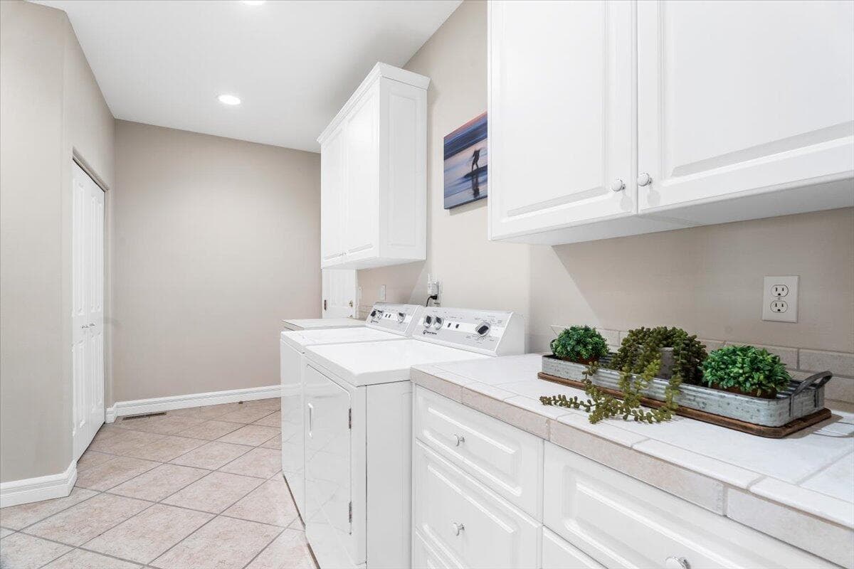 Photo of 710 Solitaire Court 35 of 56