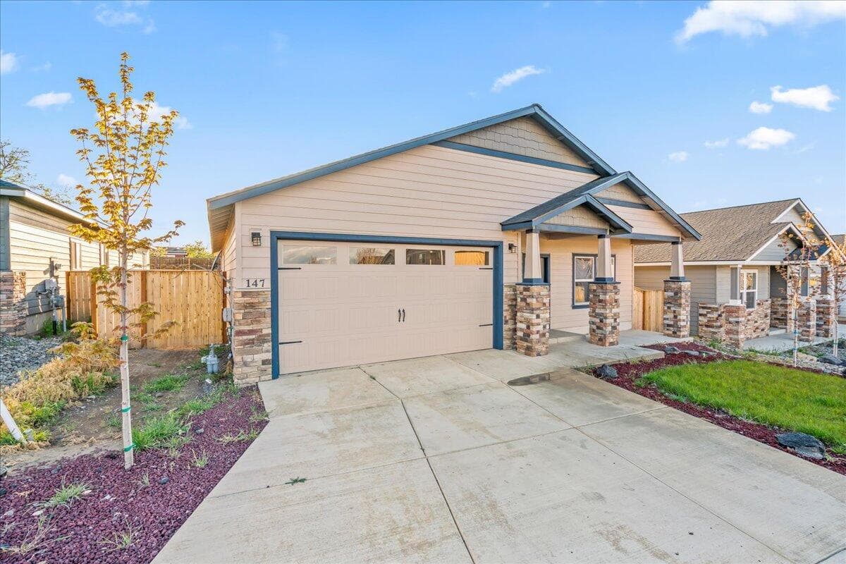 Photo of 147 31st 3 of 20