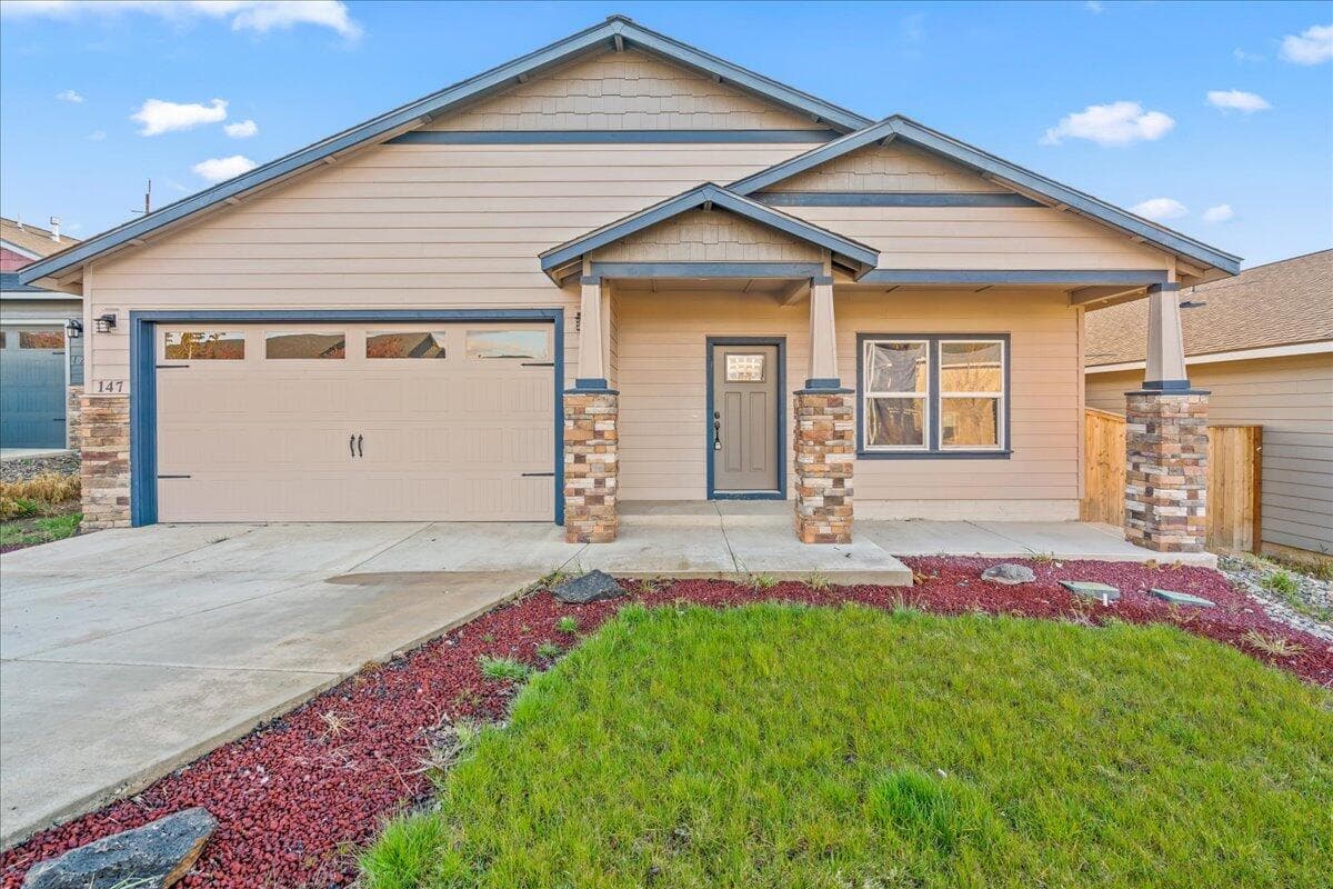 Photo of 147 31st 1 of 20