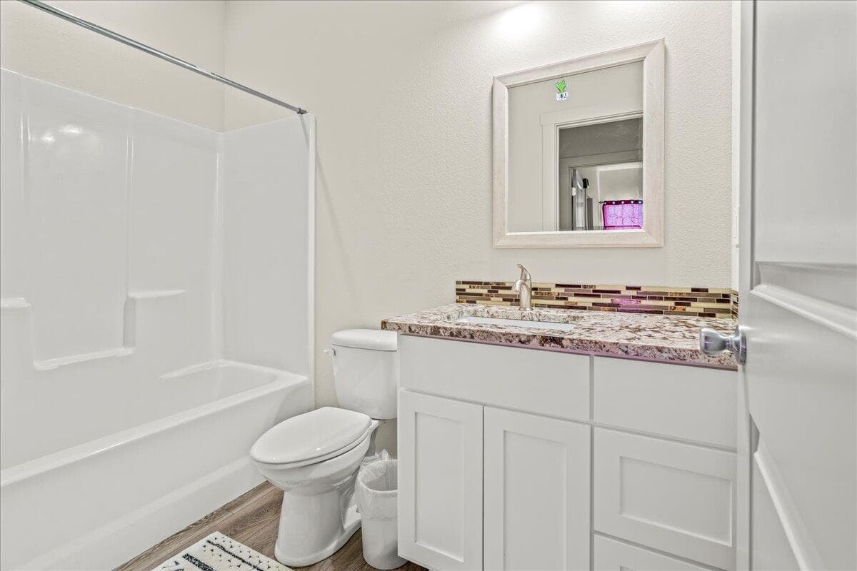 Photo of 147 NW 31st Street 9 of 20