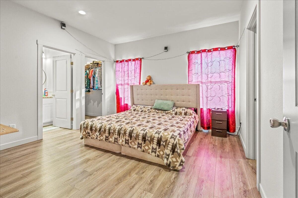Photo of 147 NW 31st Street 6 of 20
