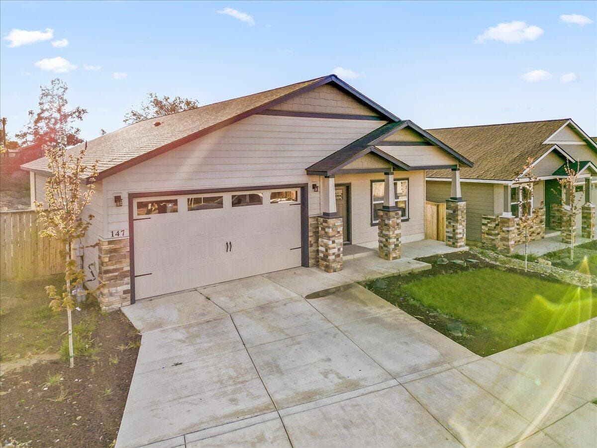 Photo of 147 31st 4 of 20