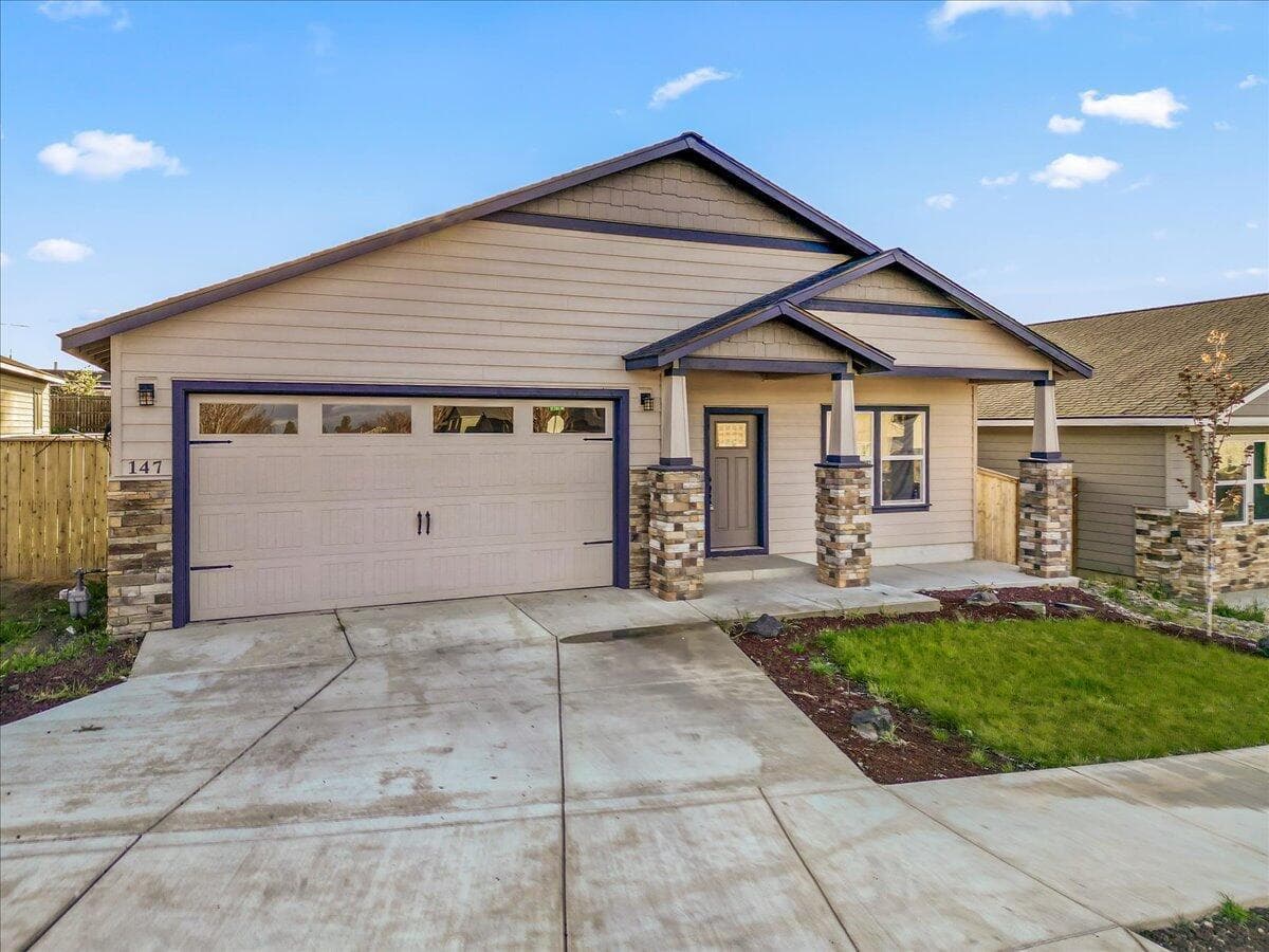 Photo of 147 31st 2 of 20