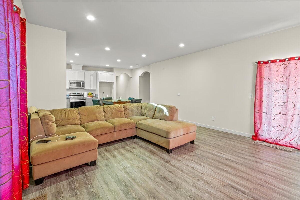 Photo of 147 31st 5 of 20