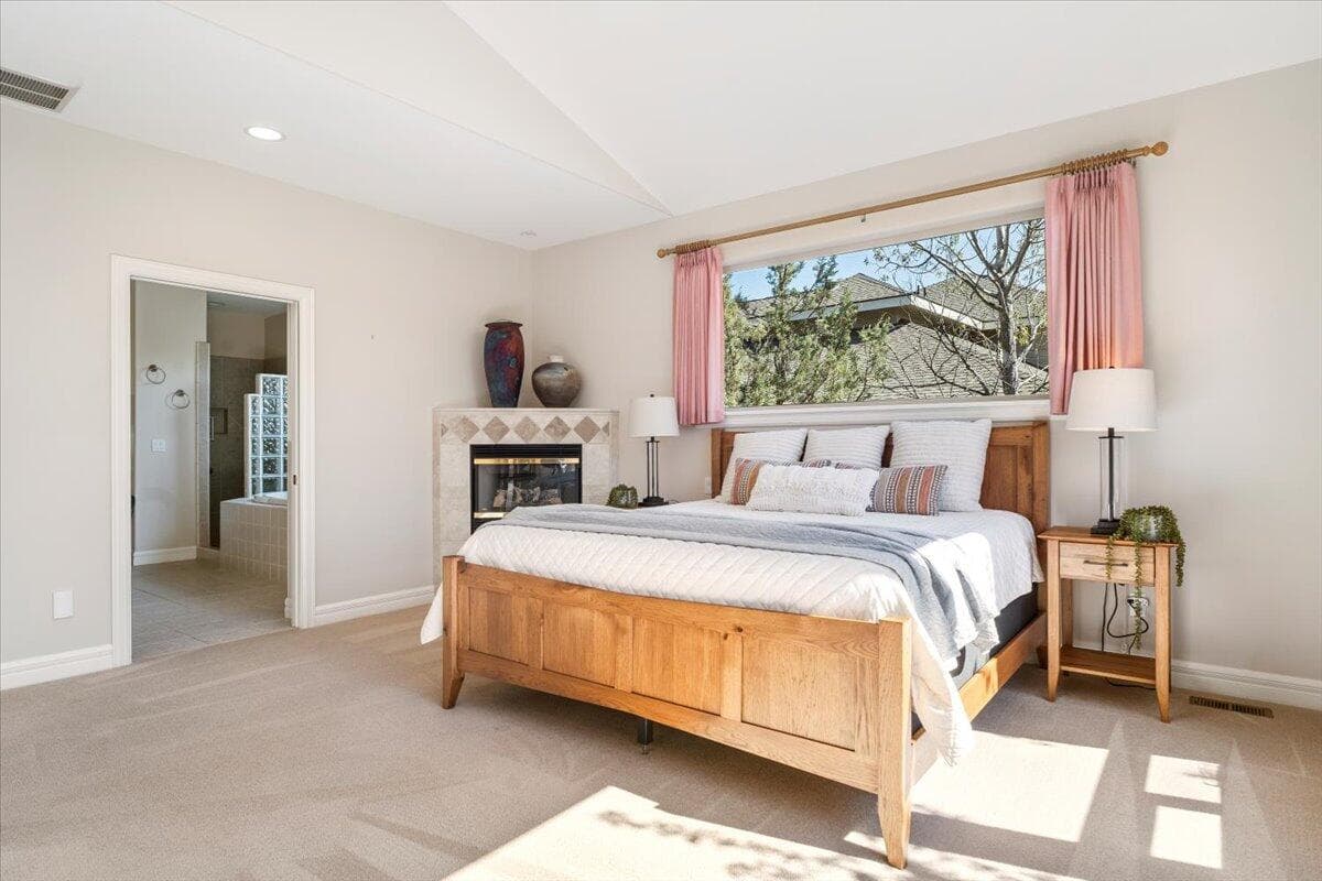 Photo of 710 Solitaire Court 21 of 56