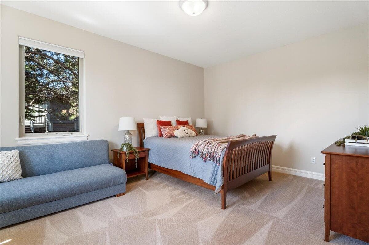 Photo of 710 Solitaire Court 33 of 56