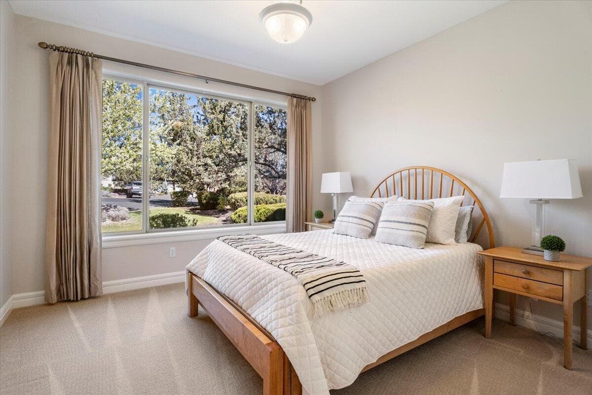 Photo of 710 Solitaire Court 27 of 56