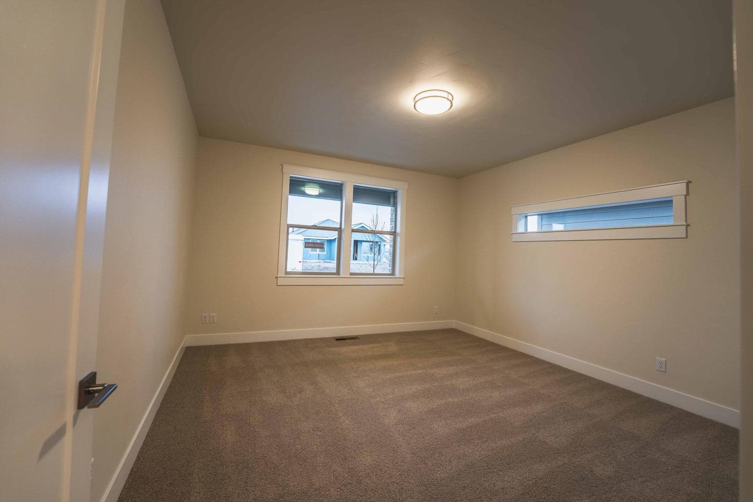Photo of 2627 NW Redwood Circle 8 of 54