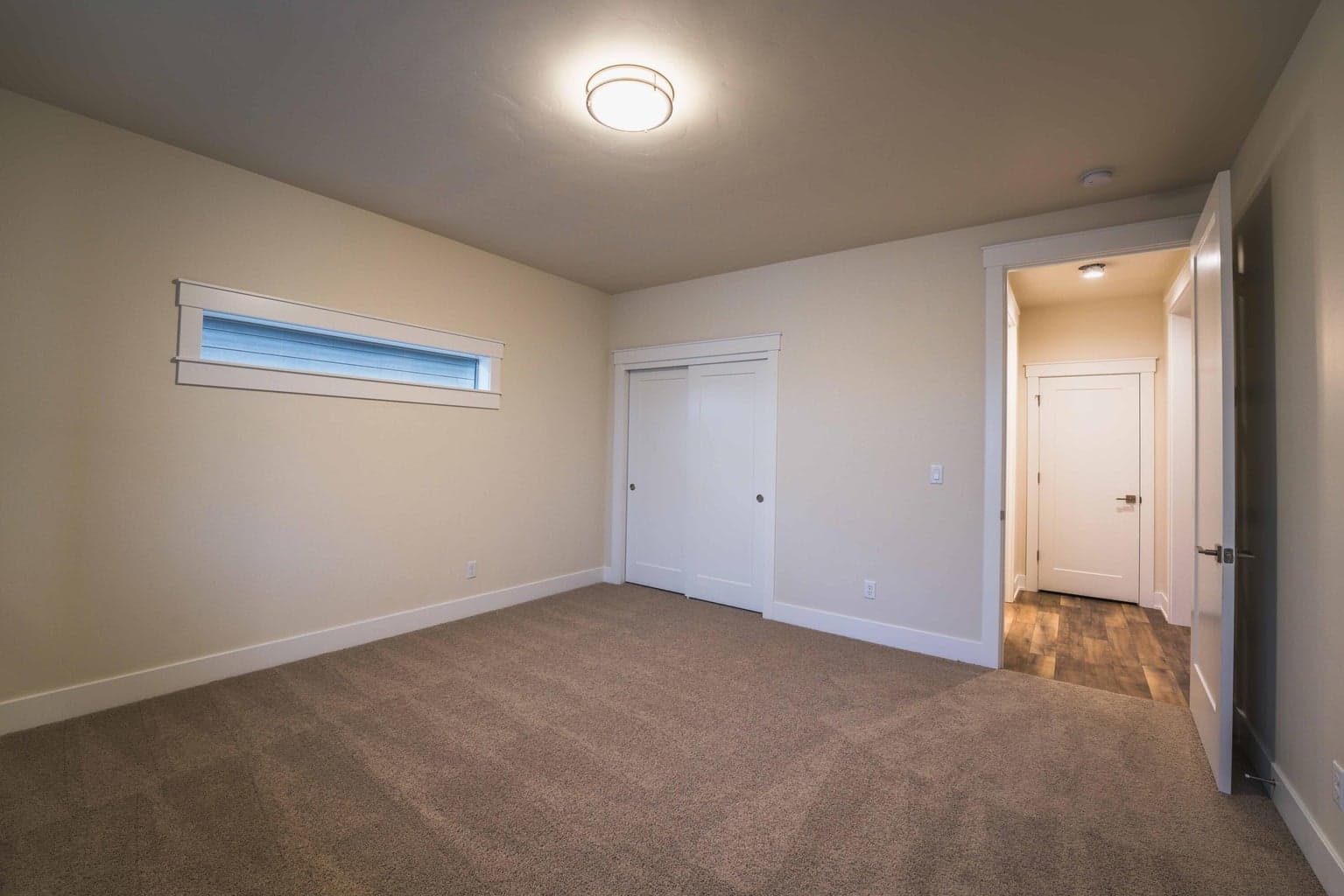 Photo of 2627 NW Redwood Circle 9 of 54