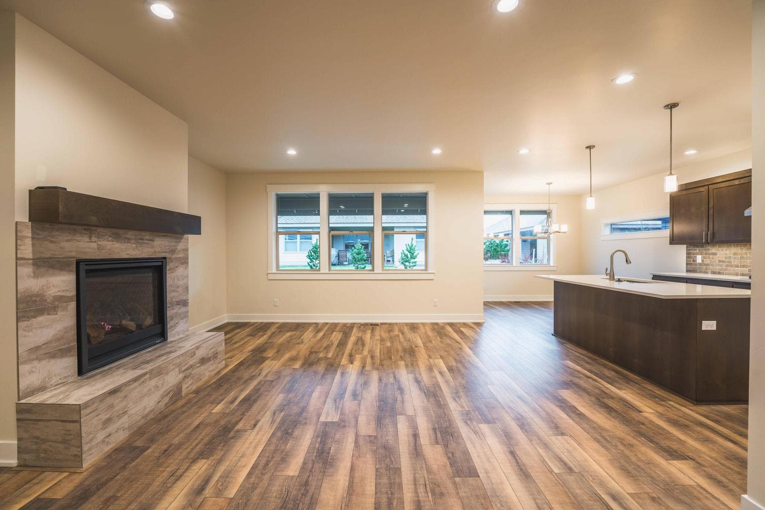 Photo of 2627 NW Redwood Circle 13 of 54
