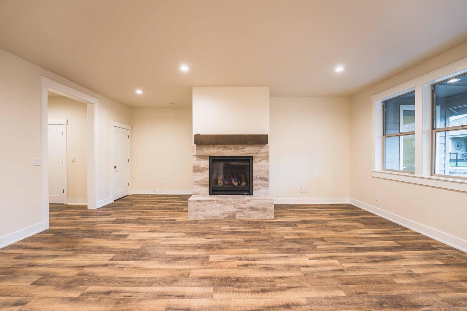Photo of 2627 NW Redwood Circle 14 of 54