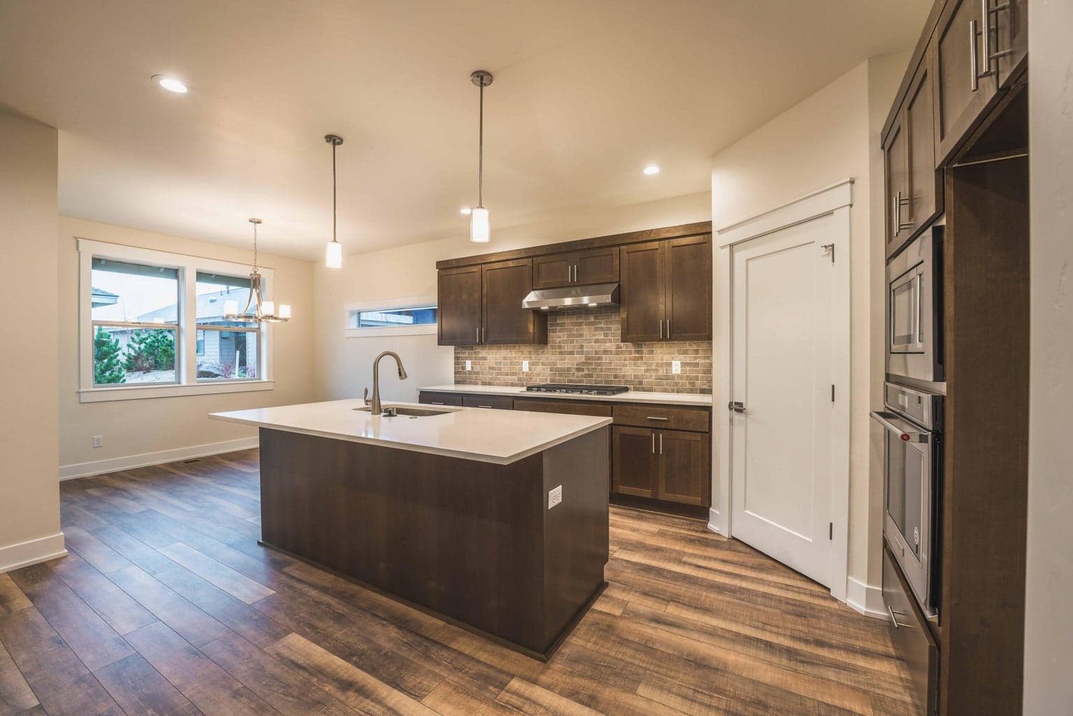 Photo of 2627 NW Redwood Circle 19 of 54