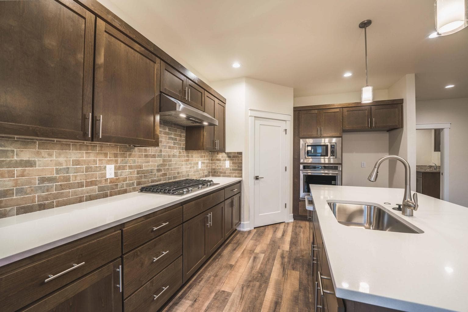 Photo of 2627 NW Redwood Circle 31 of 54