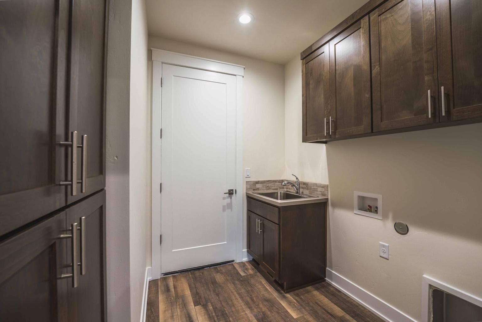 Photo of 2627 NW Redwood Circle 33 of 54